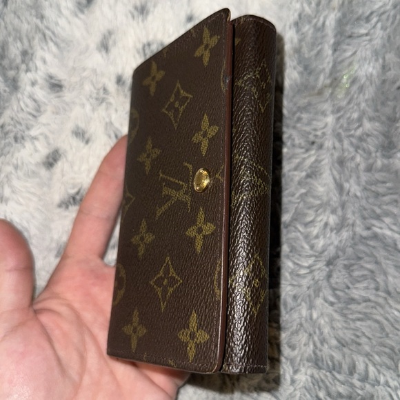 Men’s Or Women’s Louis Vuitton Super clean and Rare Vintage piece! Preloved 9/10 - Picture 12 of 17